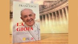 La copertina del nuovo libro di Papa Francesco