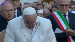 A emoção do Papa na Praça de Espanha durante a oração à Virgem Imaculada