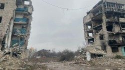Edificios destruidos por la guerra en Izyum, Ucraina
