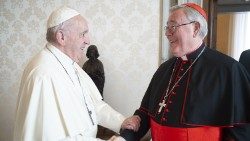 Kardinal Hollerich bei einer Begegnung mit dem Papst vor drei Jahren