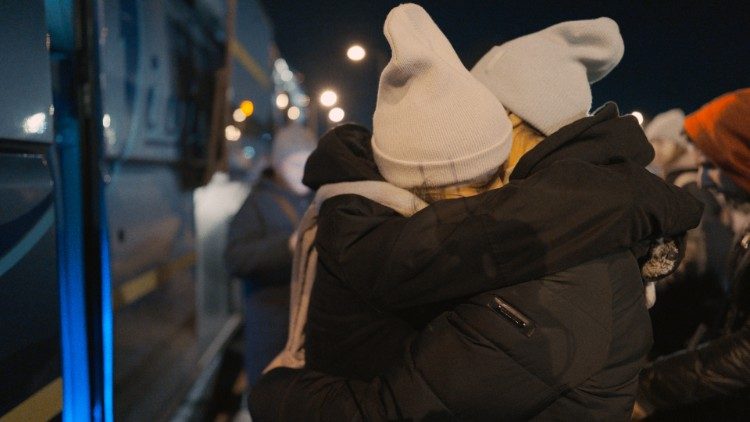2022.12.13 Il docufilm di Kordon evidenzia il lavoro delle donne volontarie che aiutano i rifugiati a fuggire dalla guerra in Ucraina