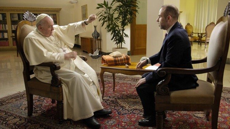 教宗方濟各接受意大利電視台第五頻道記者拉格納的採訪