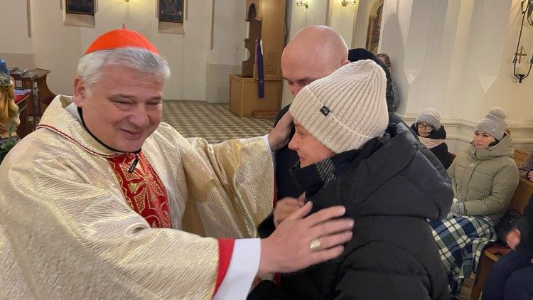 Le cardinal Krajewski durant les fêtes de Noël en Ukraine
