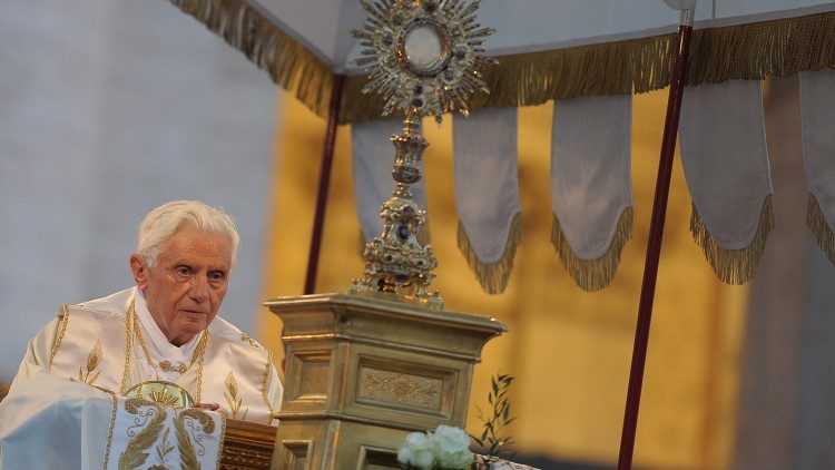 The late Pope Emeritus Benedict XVI before the Eucharist