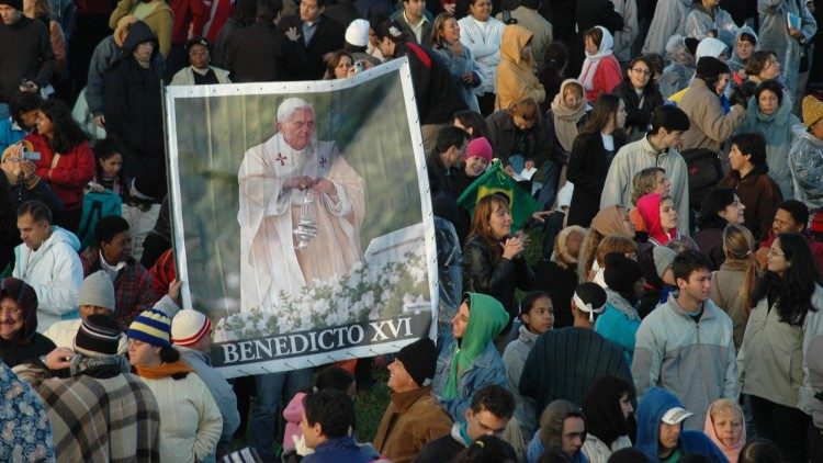 Foto di Benedetto XVI in piazza San Pietro