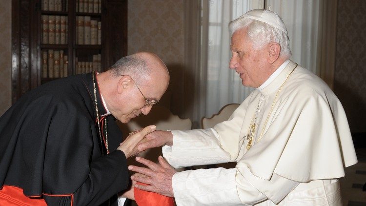 Kardinal Tarcisio Bertone in Benedikt XVI. med srečanjem 5. julija 2010.