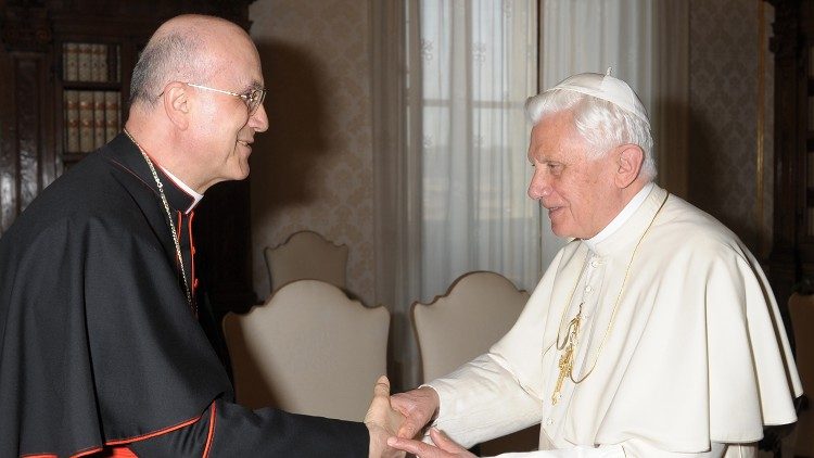 Benedikt XVI. (r.i.p.) mit seinem Kardinalstaatssekretär Bertone