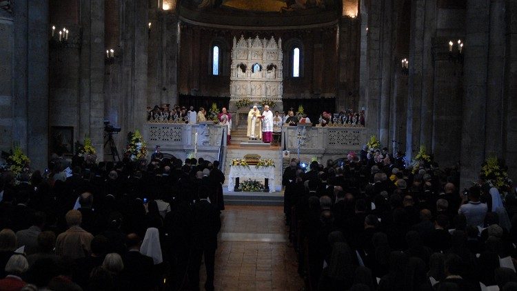 La visita di Benedetto XVI nella basilica di San Pietro in Ciel d'Oro il 22 aprile 2007