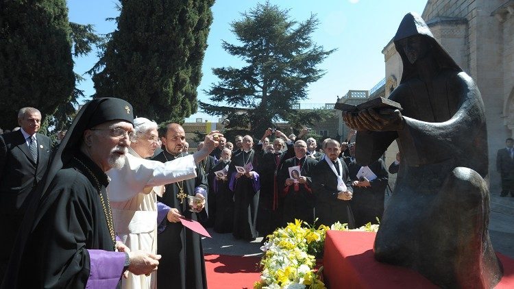 2023.01.03 Benedetto XVI al Patriarcato Armeno Cattolico durante il Viaggio Apostolico- Libano,15 settembre 2012