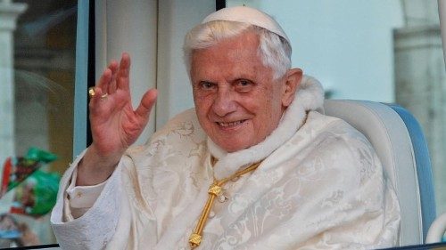 Lombardi: Benedicto XVI, maestro y testigo de la fe