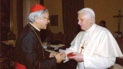 Papa Bento XVI e o cardeal  Joseph Zen Ze-kiun