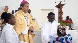 Dom João Carlos na Missa de  despede-se da Diocese de Chimoio