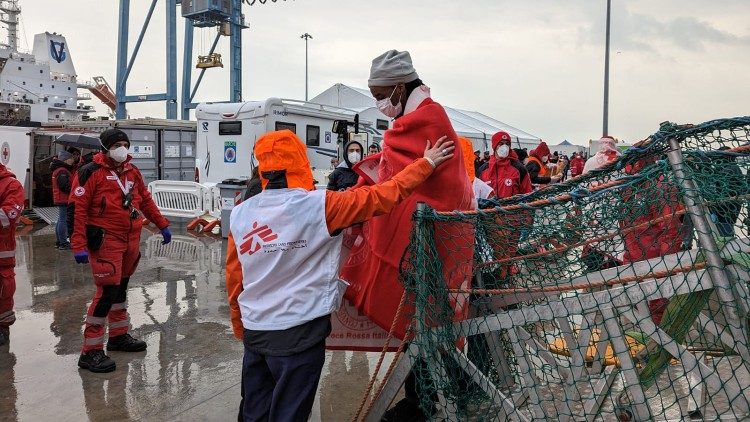 MIgranti: Geo Barents sbarcata ad Ancona dopo le sofferenze del viaggio