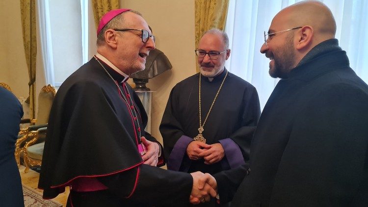 Erzbischof Gugerotti (links)