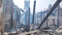 A destruição da Igreja de Nossa Senhora da Assunção no vilarejo de Chan Thar, em Mianmar