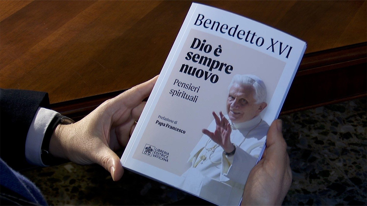 "Dio è sempre nuovo", la spiritualità di Benedetto XVI in un volume Lev 