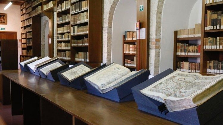 La biblioteca dell'Istituto di Studi Ecumenici "San Bernardino" di Venezia, nell'antico convento di San Francesco della Vigna