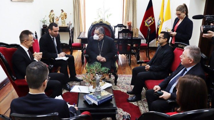 Reunión del arzobispo de Quito con el Ministro de Asuntos Exteriores y de Comercio Exterior de Hungría 
