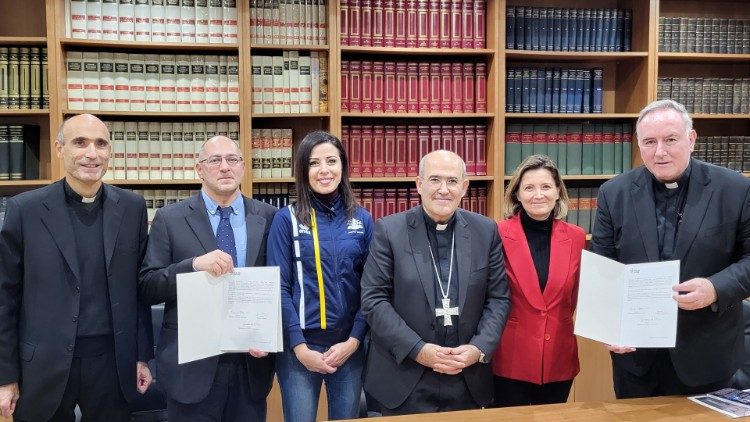 Firma del acuerdo: Athletica Vaticana se abre al críquet