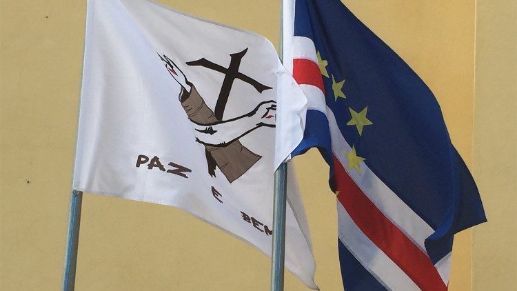 Bandeira dos Frades Capuchinhos e a Bandeira de Cabo Verde