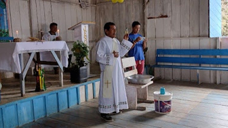 Missionário ticuna evangelizando o Povo Ticuna