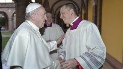 Monsignor Krzysztof Marcjanowicz in un incontro con Papa Francesco