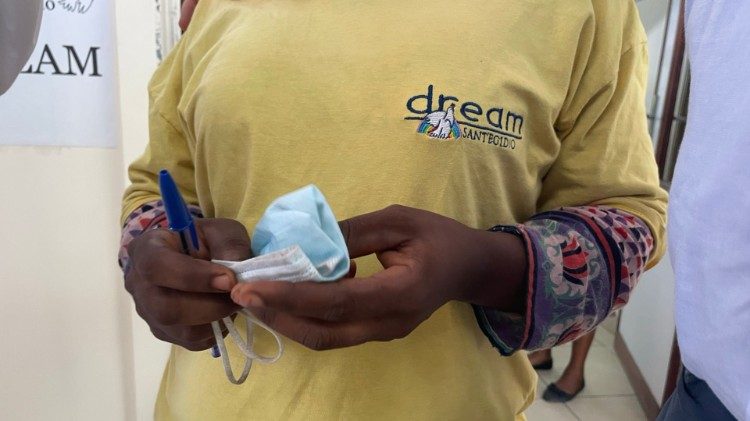Adisa, voluntária do Centro Dream, em Kinshasa, República Democrática do Congo