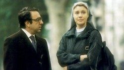 Silvio Orlando (Ernesto) e Margherita Buy (Caterina) in una scena del film "Fuori dal mondo" di Giuseppe Piccioni (1999)