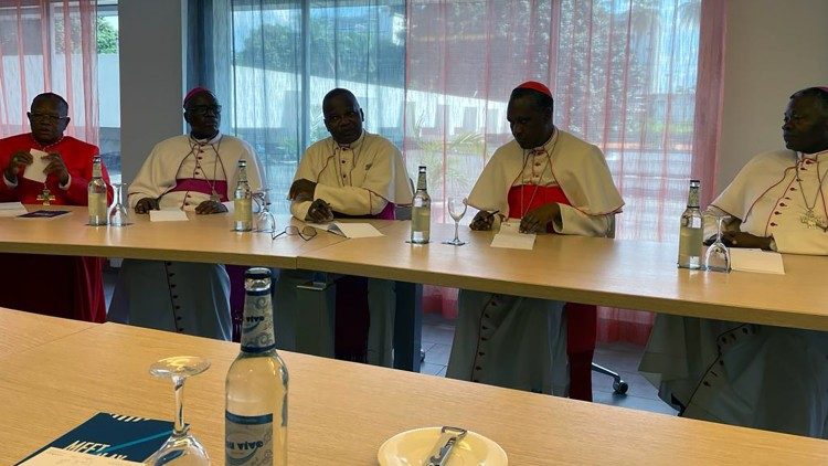Obispos africanos en coloquio con los medios de comunicación del Vaticano