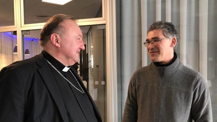 Монсеньор Каваленов и отец Фрашина на срещата в Прага