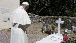 Papa Francisko aliwahi kutembelea huko  Barbiana manmo tarehe 20 Juni 2027 katika kaburi la Padre Lorenzo Milani.