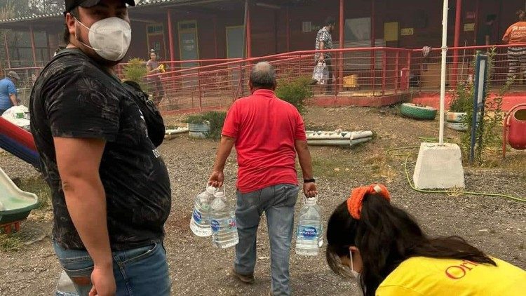 Caritas responds to  the needs of people displaced by wildfire emergencies in Chile