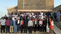 Dom Arlindo Gomes Furtado com agentes da pastoral (Diocese de Santiago de Cabo Verde)