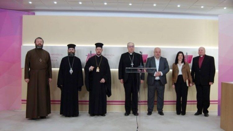 Los representantes pertenecientes a distintas confesiones religiosas de España que firmaron la “Declaración Interreligiosa sobre la dignidad de la vida humana” el pasado 15 de febrero
