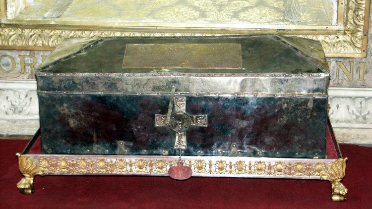 L'urna d'argento di età longobarda che conteneva le reliquie di Sant'Agostino