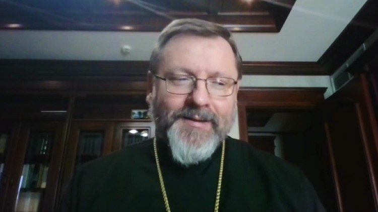 El arzobispo Shevchuk habla con los periodistas a través de Zoom