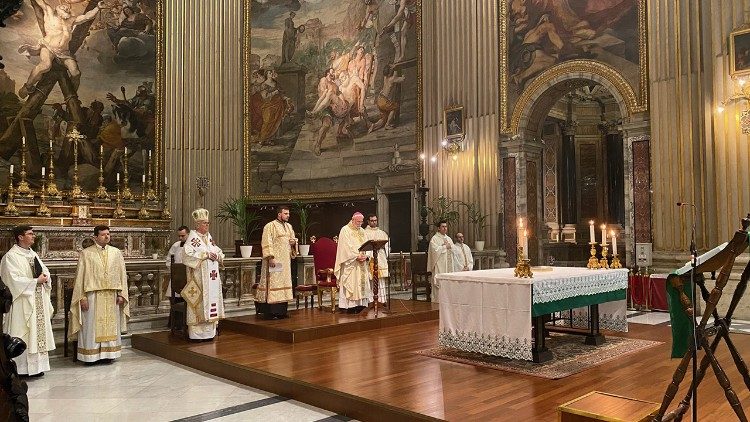 Mässa för Ukraina förrättad av monsignor Paul Richard Gallagher, Vatikanens utrikesminister, den 21 februari 2023 i Sant'Andrea della Valle i Rom