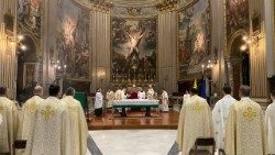 Messe célébrée par Mgr Paul Richard Gallagher en l'église Sant'Andrea della Valle, à Rome 