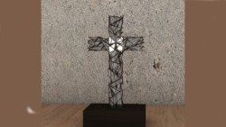 Krzyż podarowany Papieżowi Franciszkowi przez ks. Władysława Gryniewicza SAC 21 lutego 2023
