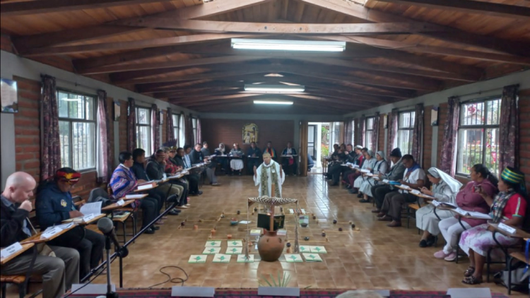 Encuentro de participación sinodal de los Pueblos originarios en Latacunga, Ecuador