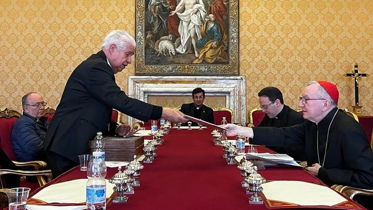 Mons. Cabrera con el secretario de Estado, Cardenal Piero Parolin