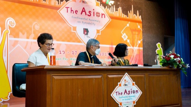 Algunas ponencias durante el sínodo en Asia, en Bangkok.