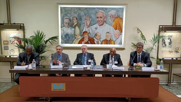 Cardinal Turkson (L) with conference participants in the 'Sala Marconi'