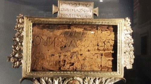 Il "Titulus Crucis": dal Calvario a Roma, storia della celebre reliquia della Passione