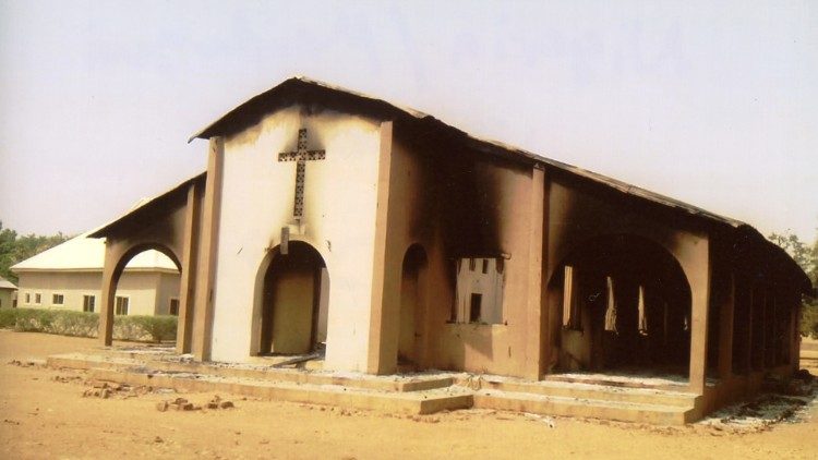 Immagine di una chiesa colpita da un attacco in Nigeria