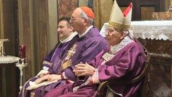 Il decano del Collegio cardinalizio insieme al cardinale Mamberti durante la Messa per la religiosa italiana