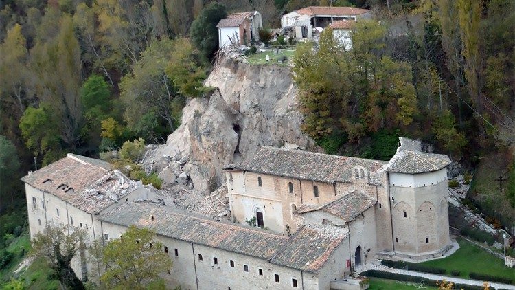 El corrimiento de tierras que asoló el complejo del monasterio de San Eutizio en octubre de 2016 tras el terremoto.
