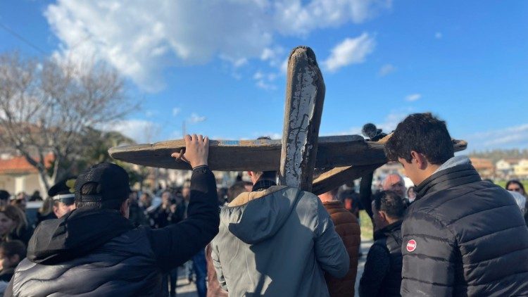 Stations of the Cross in Cutro: thousands gather to pray after migrant tragedy