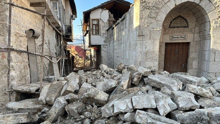 Crolli nella zona della Turchia colpita dal sisma