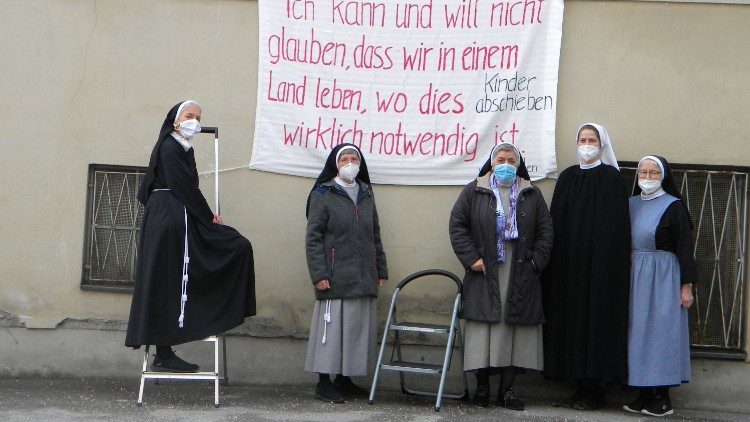 Ordensfrauen  setzen sich u.a. für geflüchtete Menschen und für Menschenrechte ein. Im Bild die Tertiarschwestern Hall in Tirol aus dem Jahr 2021 (c) Tertiarschwestern Hall